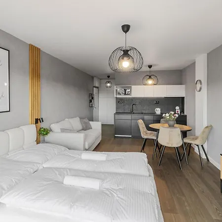 Lam Marble Castle View - Ac - Balcony * ברטיסלאבה