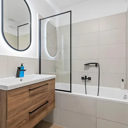 Lam Marble Castle View - Ac - Balcony براتسيلافا